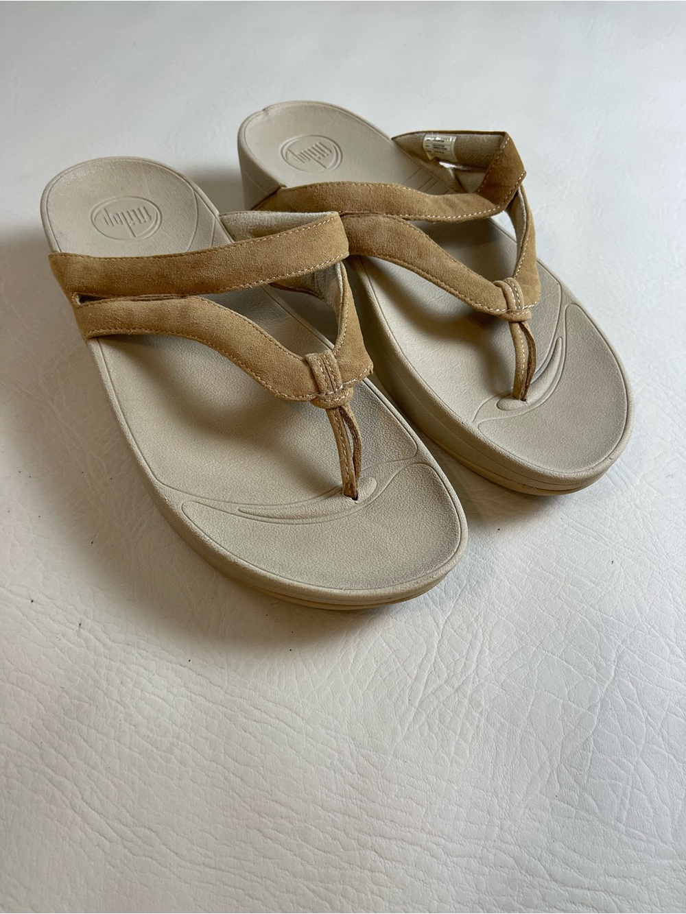 Fitflop lulu Tan Suede Thong wedge Sandals size 8